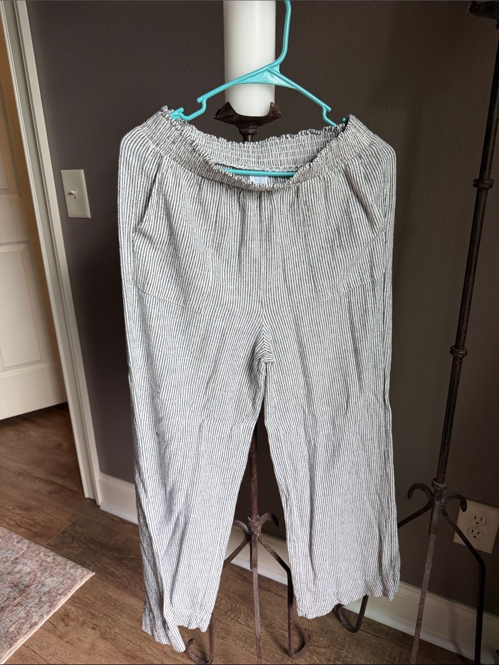 Time and Tru Black and White Pinstripe Wide-Leg Pants